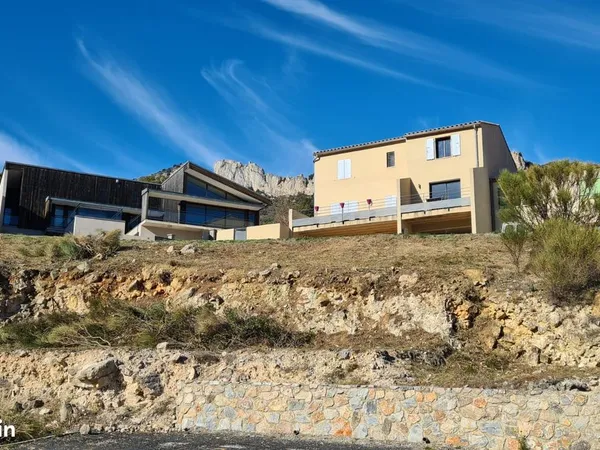 Terrain constructible et viabilisé de 750 m² à Duilhac sous Peyrepertuse (Aude)