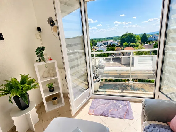 CREUTZWALD ? Appartement F2 rénové, dernier étage avec balcon et cave