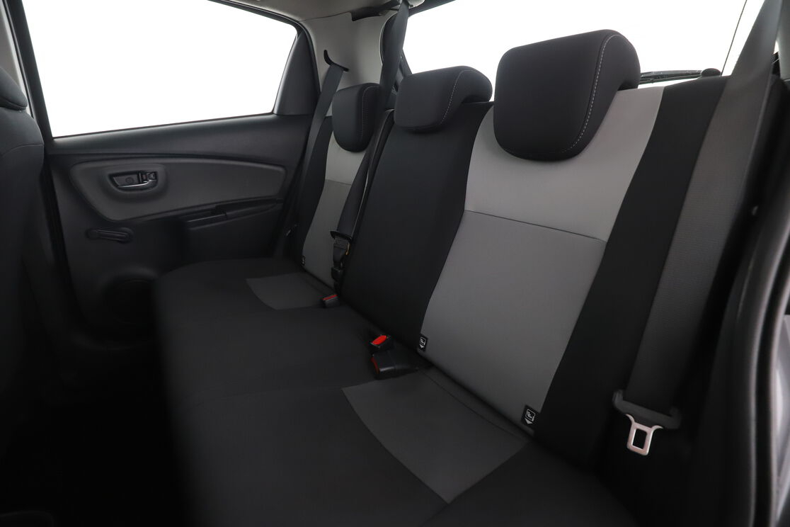 Toyota Yaris 1.0 VVT-i Active — photo 13