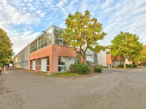 Entrepôt 326 m²