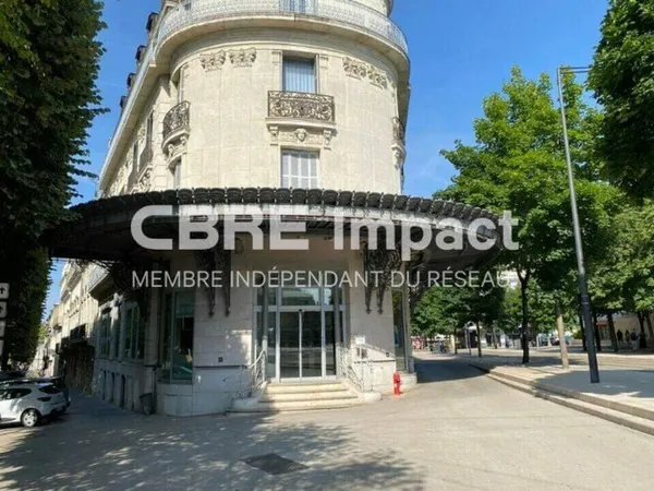 Local commercial 152 m²