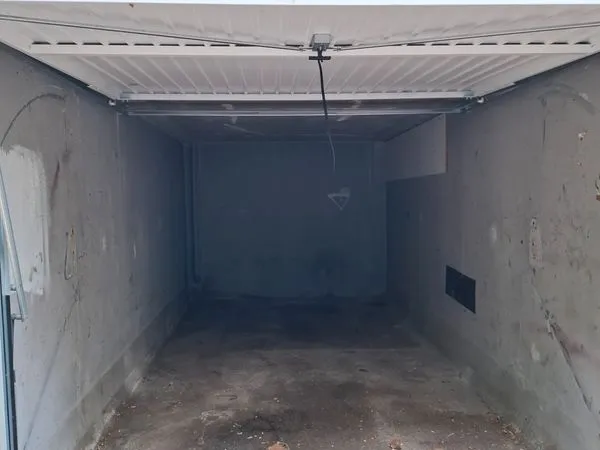 Garage fermé 12.5m² - Parking / Box voiture moto, Garde meuble, Stockage