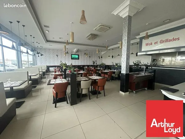 Local commercial 560 m² POITIERS