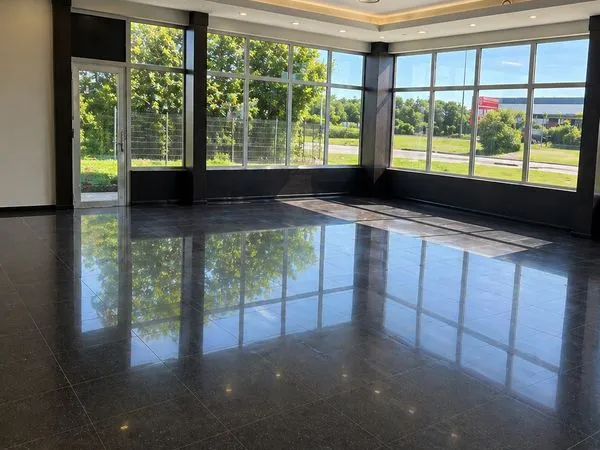 Local commercial excellente exposition cap sud 150m²