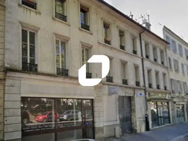 Local commercial 385 m²