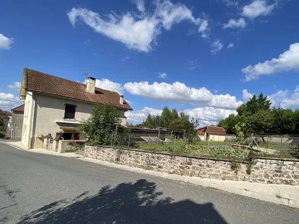 AGREABLE MAISON DE VILLAGE