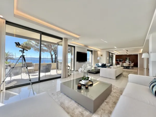 Spacieux appartement 4 chambres de grand standing face au golfe
