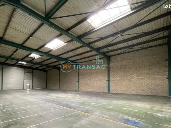 Local d'activité 824 m²