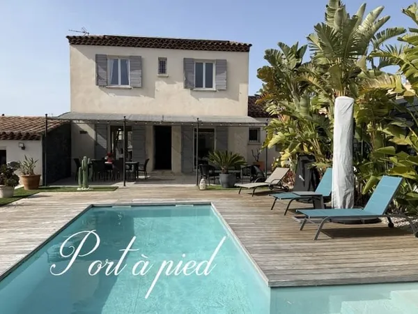Bandol, à 8 mn à pied du port, villa avec piscine, 5 chambres + dépendance