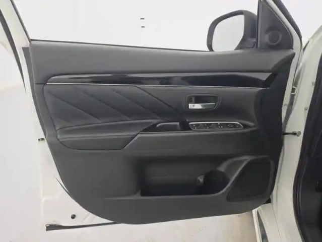 Mitsubishi Outlander phev twin motor intense 4wd + attelage — photo 28