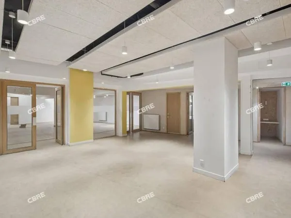 Bureau 951 m²