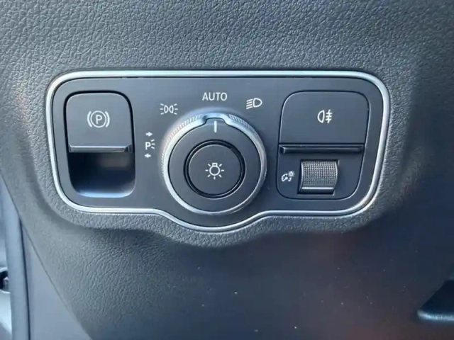 Mercedes Gla 200 d progressive line — photo 20