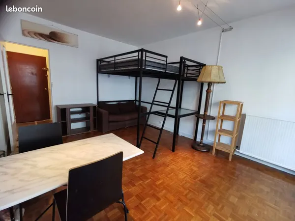 Studio tours a louer de suite