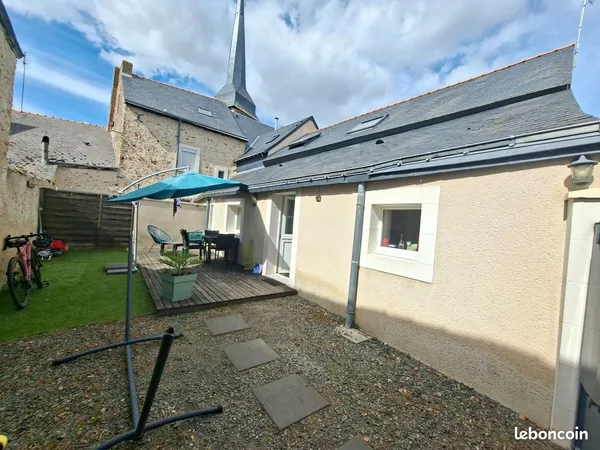 Maison 116 m² avec jardin - 3 chb (dont 1 au RDC) / 2 SDB - Crosmières centre