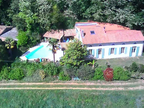 Lumineuse Girondine avec piscine et gite
