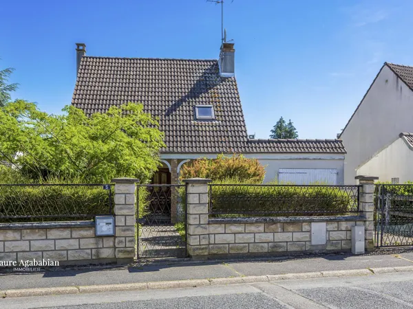 Rare sur le secteur, maison non mitoyenne avec terrain de 451 m², garage et beau potentiel d'évoluti