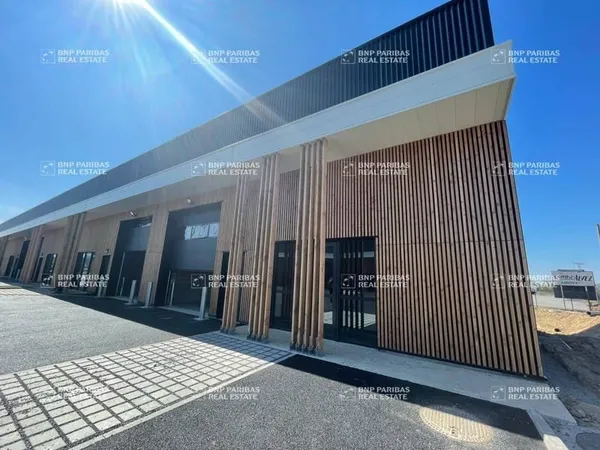 Local d'activité 299 m²