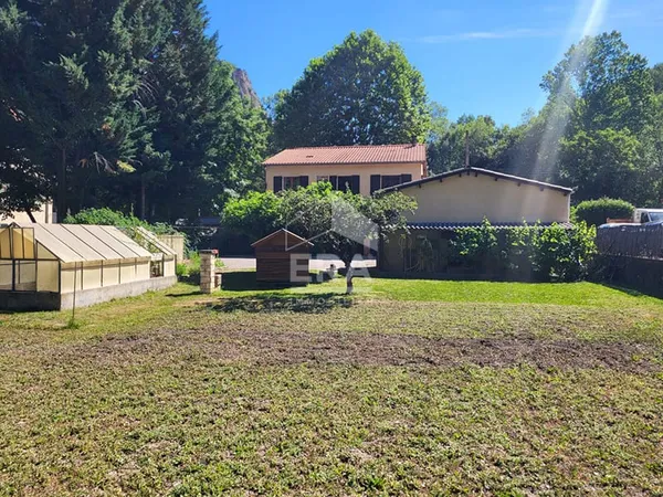 DIGNE-LES-BAINS - Maison T4 107 m² + 1 455 m² de terrain + garage 26 m² - Fort potentiel