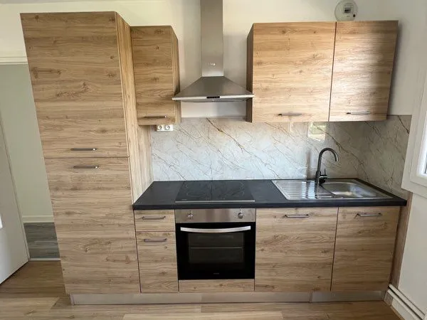 Spacieux appartement f4 avec balcon, débarras et grand garage