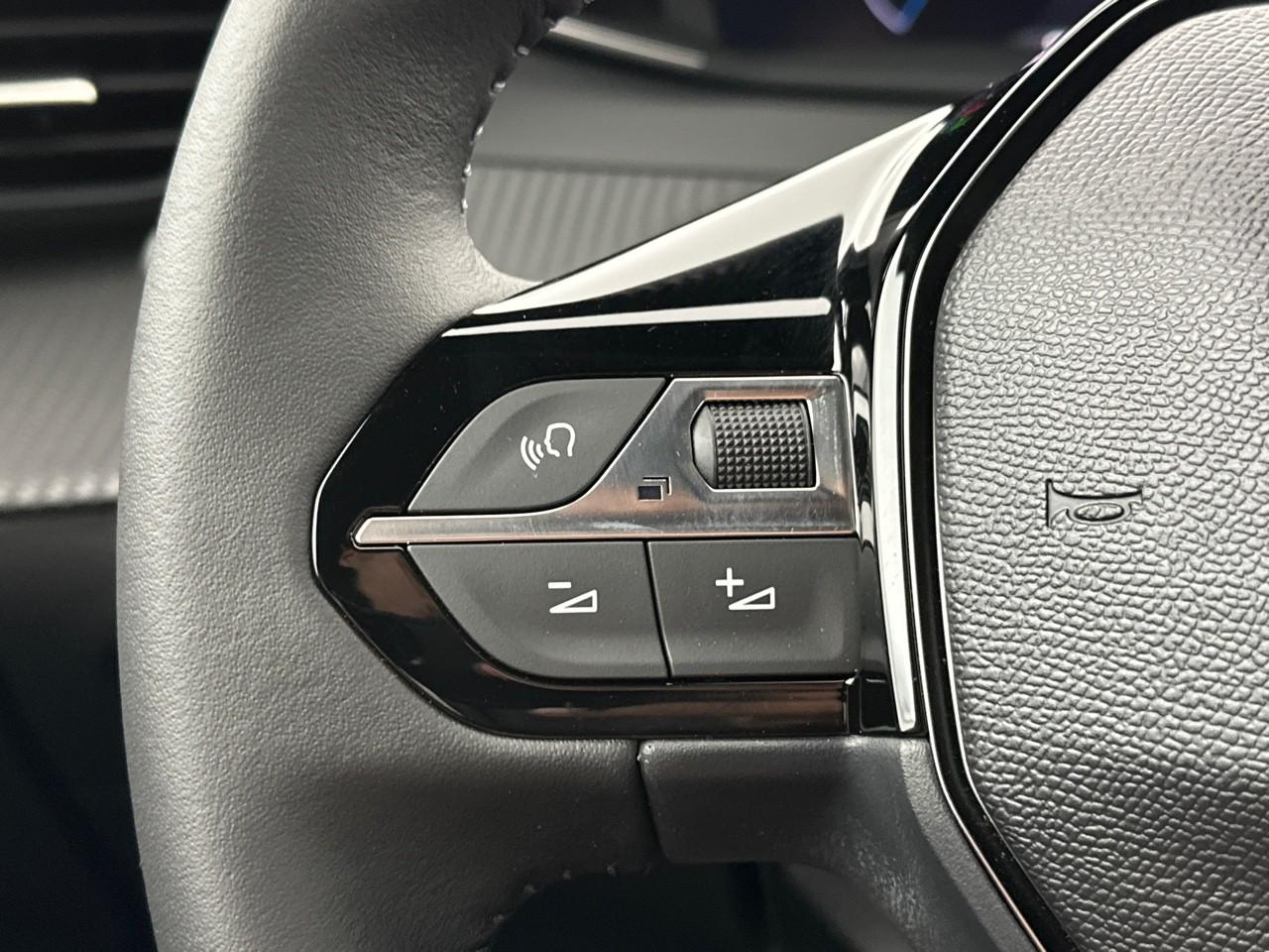 Peugeot 2008 hybrid 110 e-dcs6 allure — photo 20