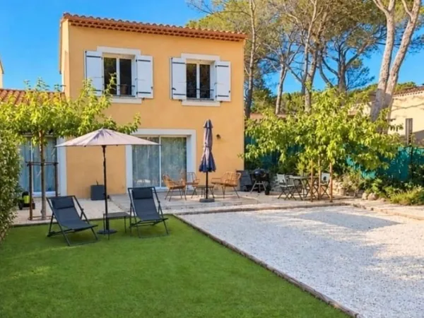 BELLE VILLA (2022)- 118 m2- T4 - 3 chambres - 2 Sb- DPE A - CLIMATISEE - Ventabren - 10km d'Aix en P