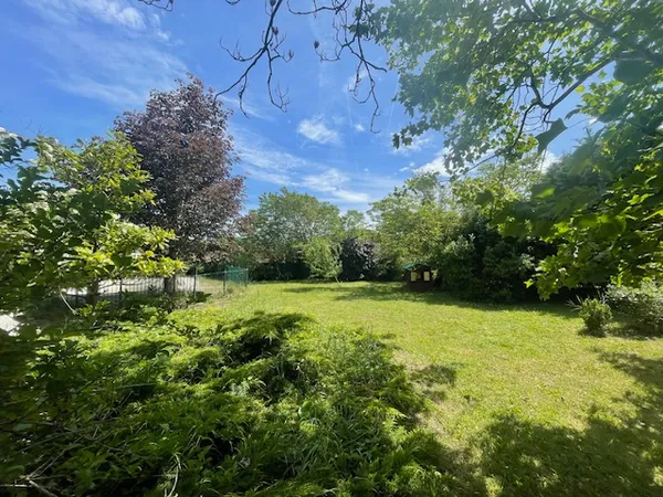 Vends terrain - 587m²