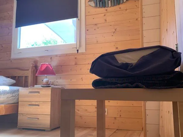 Petite chambre haute à louer dans belle et grande maison tout confort à 2km de la suisse le locle