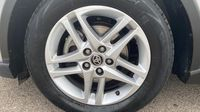 Toyota C-Hr 1.8 Hybride 125ch business edition CVT — photo 11