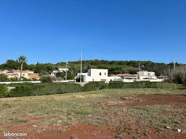 Terrain sur le golf vue mont saint loup