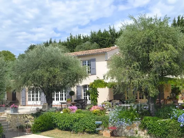 Maison 7 pièces 234 m²