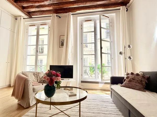 ARTS ET METIERS - Deux pièces de 60,41m2, 3M40 de HSP - A vendre