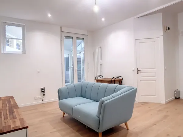 A louer PAU proche centre ville Appartement T2 meublé avec véranda et terrasse