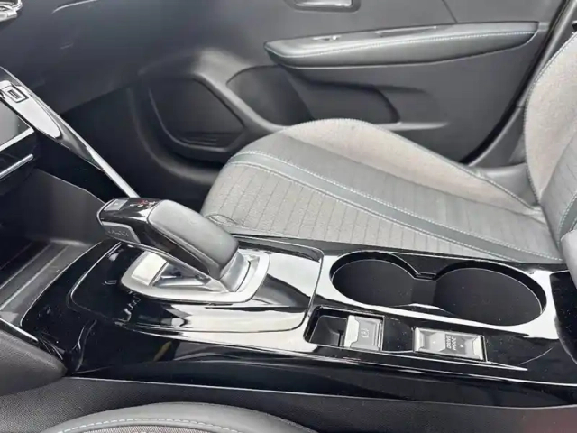 Peugeot 208 electrique 50 kwh 136ch — photo 37