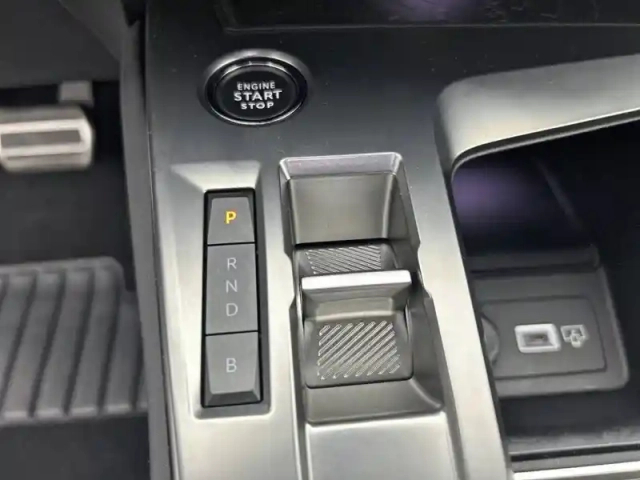 Peugeot 308 sw phev 225 e-eat8 — photo 14