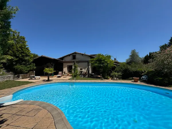 Maison 10 pièces 240 m²