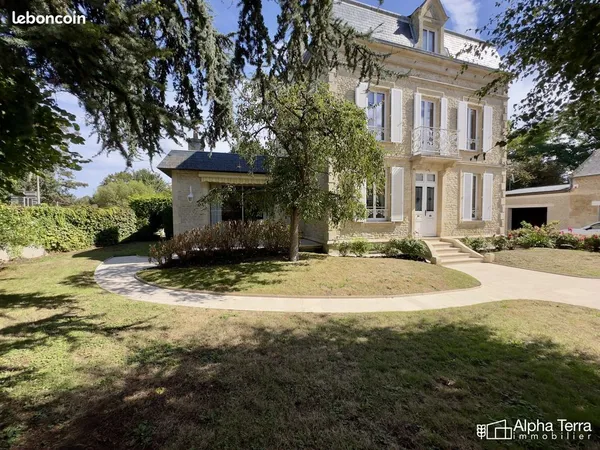 Propriété 10 pièces 217 m²