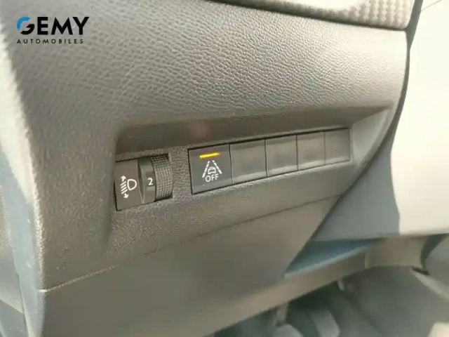 Peugeot 208 puretech 100 s&amp;s bvm6 — photo 9