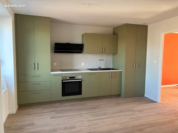 TENCE CENTRE-VILLE - Appartement entièrement rénové 78 m² - 3 chambres
