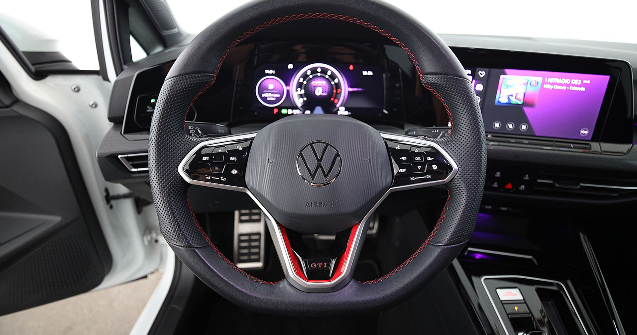 Volkswagen Golf 8 — photo 28