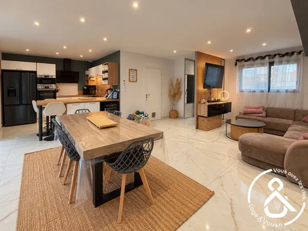 Maison récente de plain-pied avec trois chambres