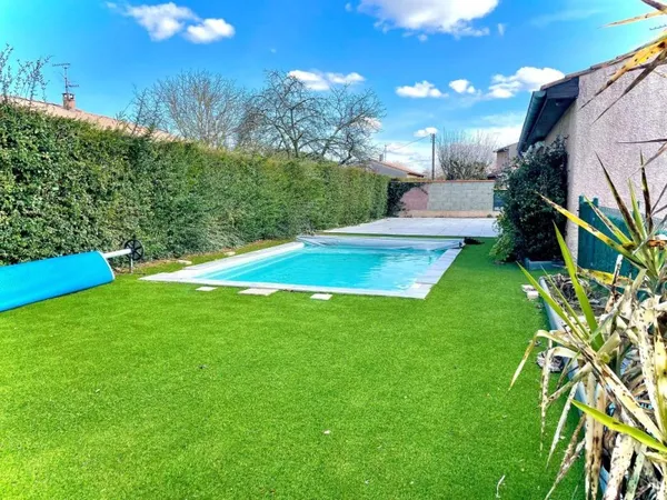 Villeneuve-Tolosane maison de plain pied T5 rénovée, jardin, piscine et garage