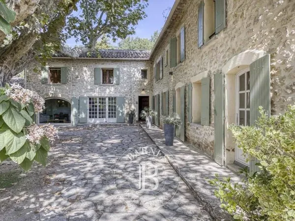 Barnes - Vacqueyras - Bastide du XVIIIe siècle - 8 chambres - 3,5 hectares - Piscine