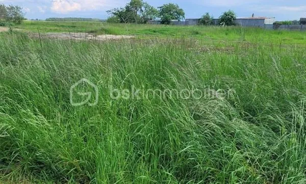Terrain constructible 881 m²