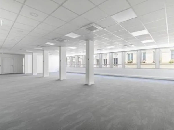 Bureaux 300 m²