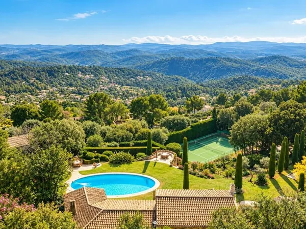 Maison en pierre avec vue panoramique au calme absolu