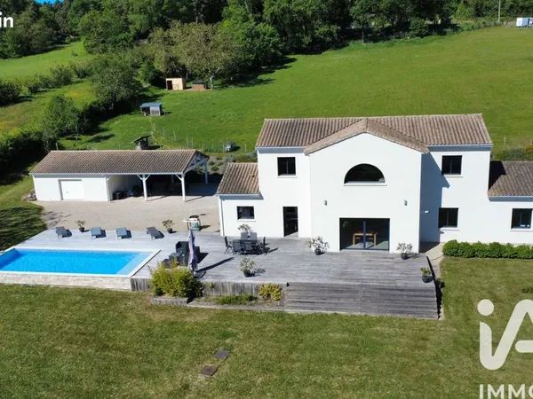 Propriété 5 pièces 215 m²