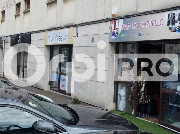 Local commercial 303 m²