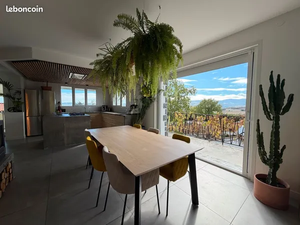 Maison rénovée - 5 chambres avec vue, jardin et T2 indépendant