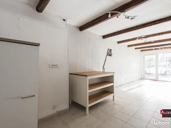 Boutique 27 m² Aigues-Mortes