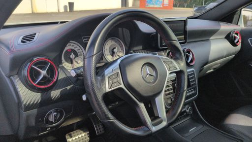 Mercedes Classe A 2.0 250 211 7G-DCT - Sport – 2015 – 123638 km – Essence – Boîte Automatique — photo 14
